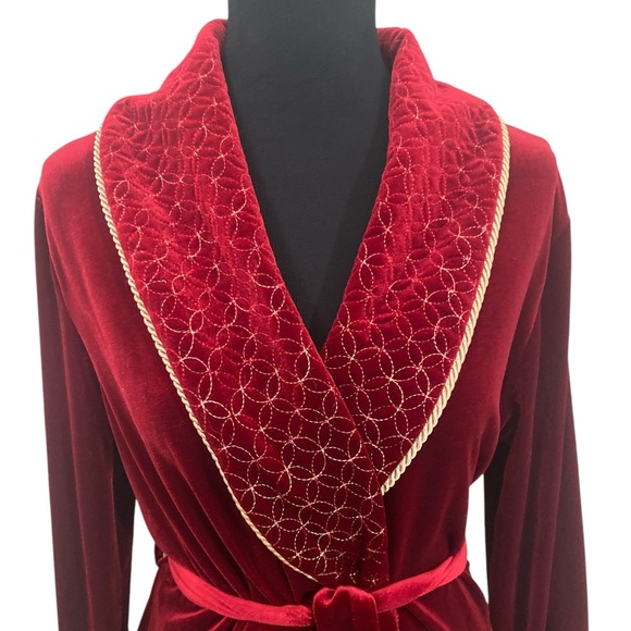 Luxurious Red Velvet Belted Maxi Robe - Picture 3 of 7